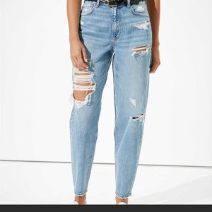 American Eagle relaxed mom jean